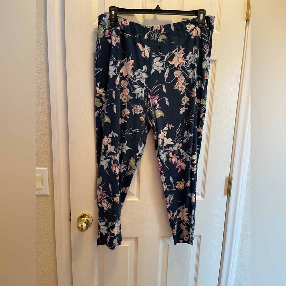 **SOLD** Flower Terra Sky Leggings